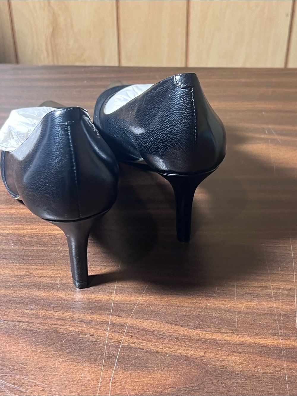 Trotters Black Pointed-Toe Mid Heel Pumps - Picture 5 of 8